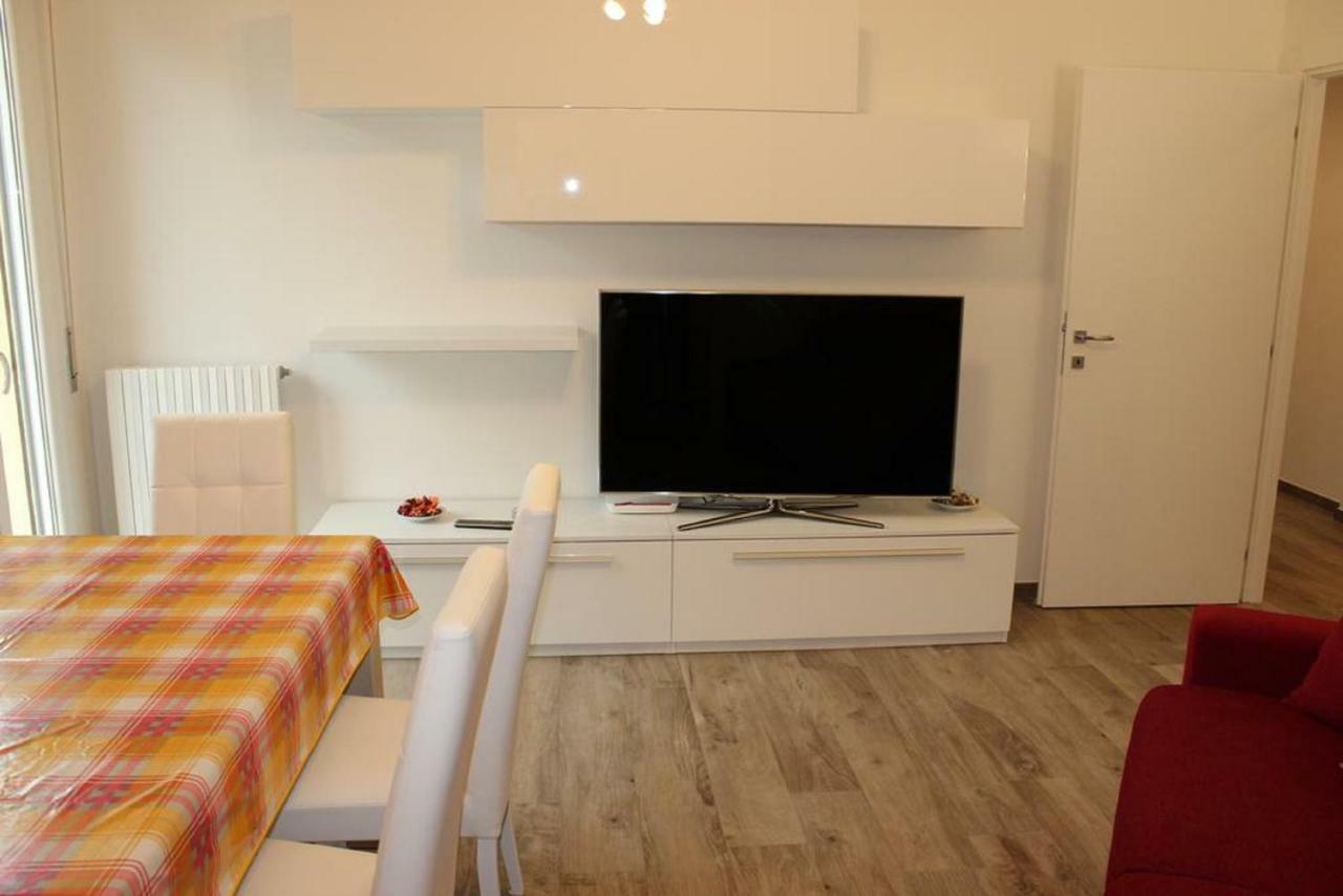Light & Colours Apartment Болоня Екстериор снимка